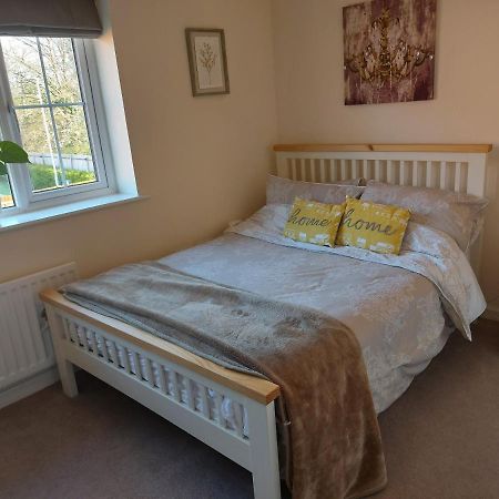 Secret Garden Apartment Faygate Bagian luar foto
