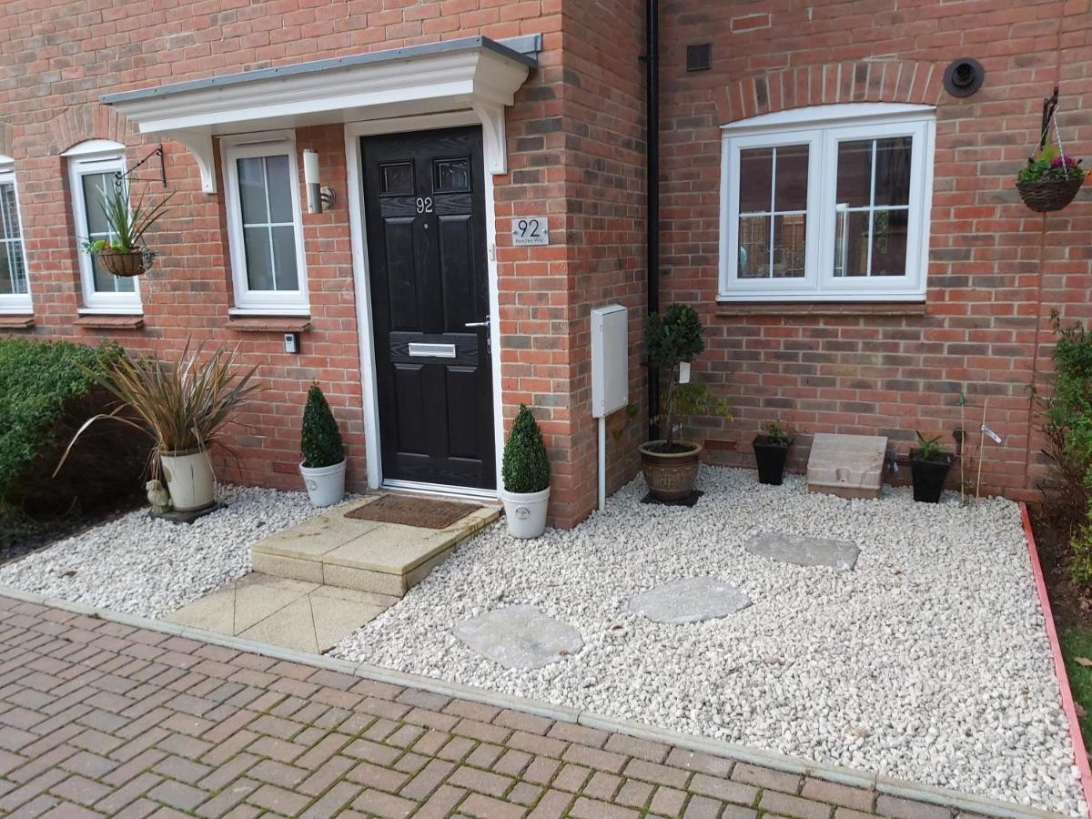 Secret Garden Apartment Faygate Bagian luar foto