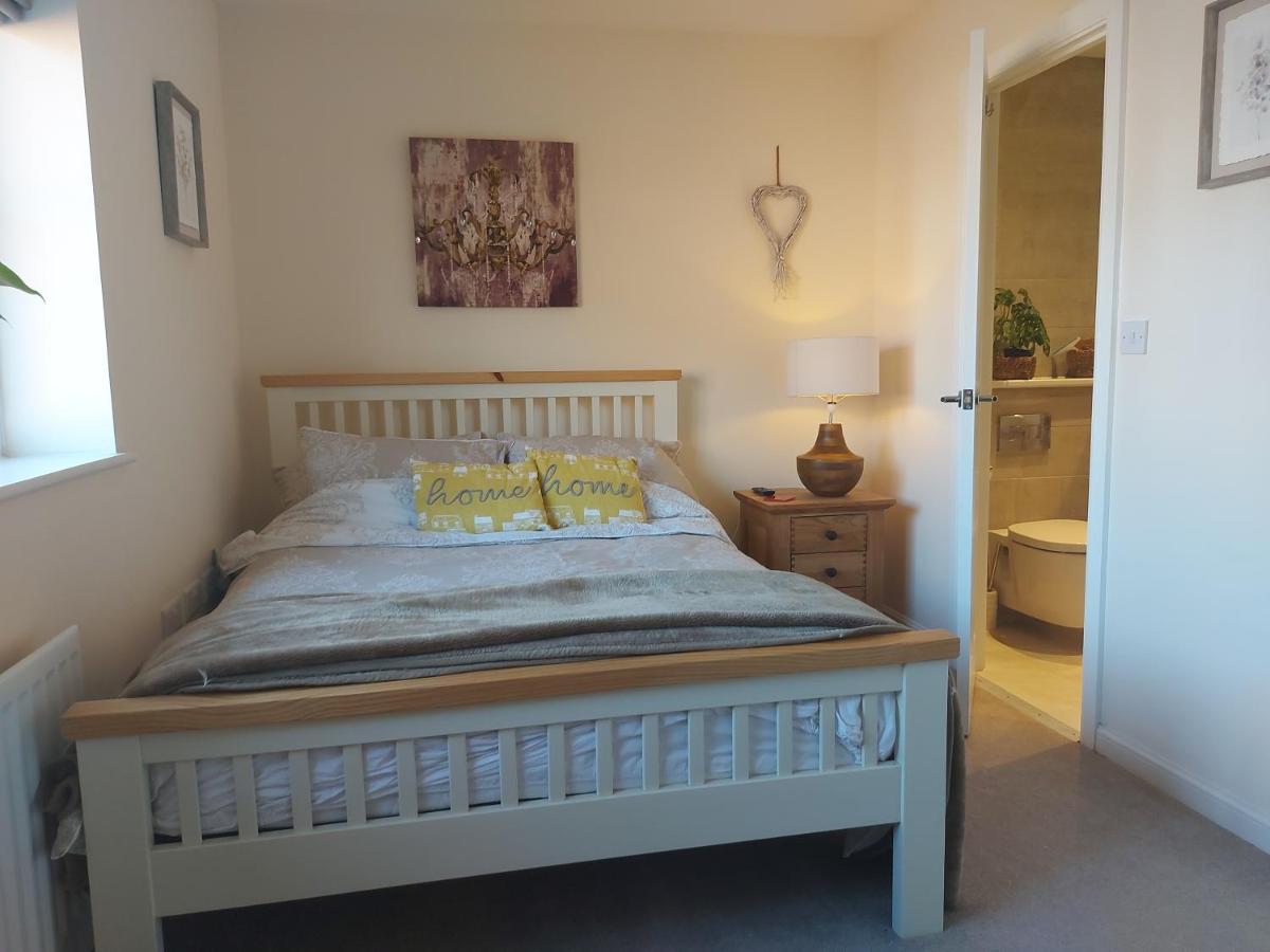 Secret Garden Apartment Faygate Bagian luar foto