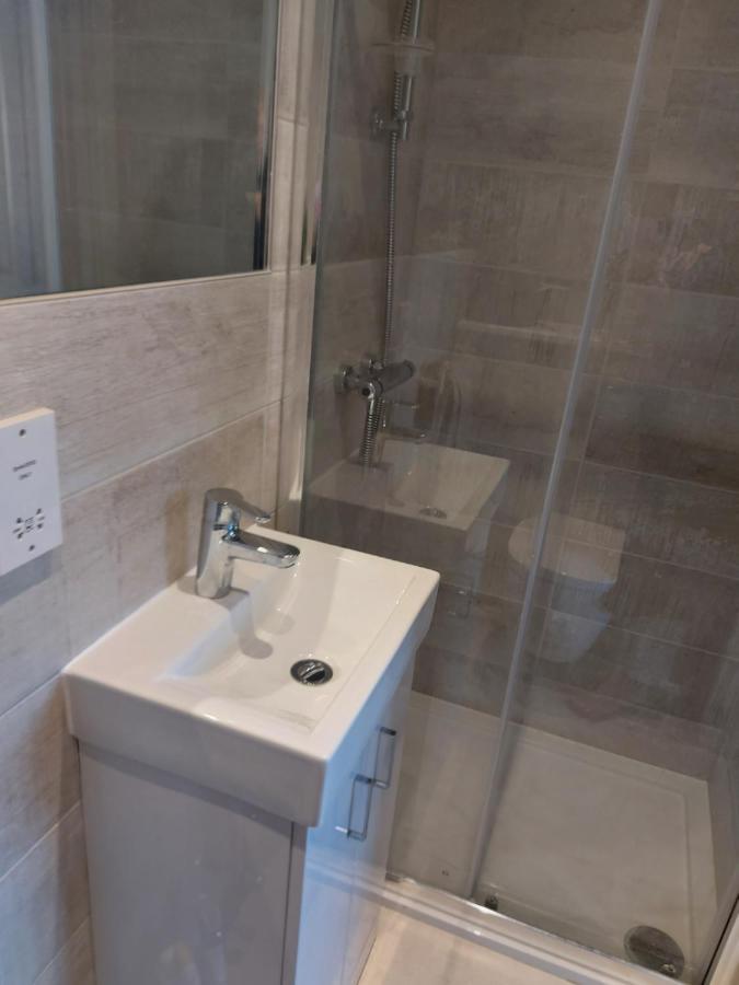 Secret Garden Apartment Faygate Bagian luar foto
