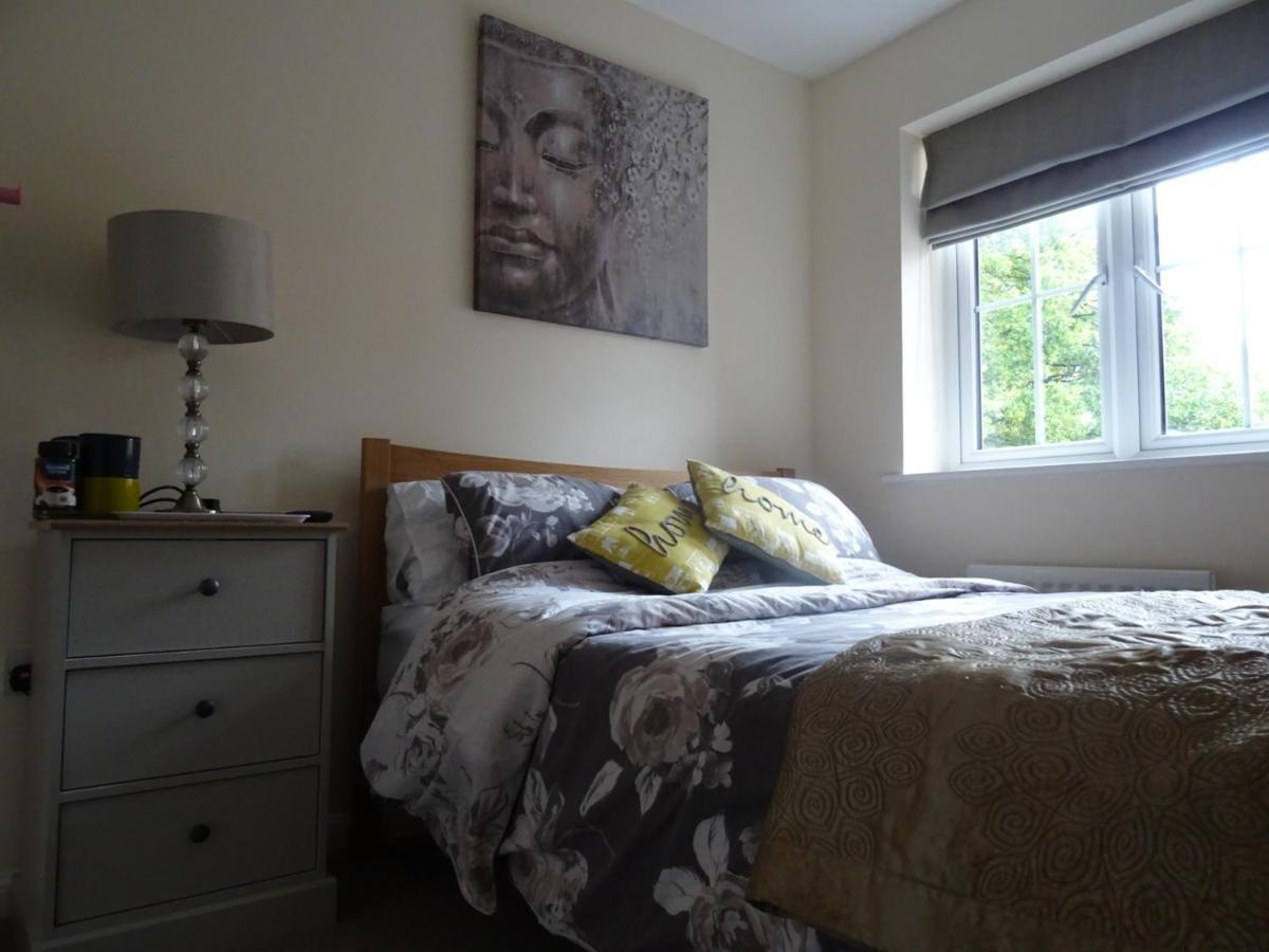 Secret Garden Apartment Faygate Bagian luar foto