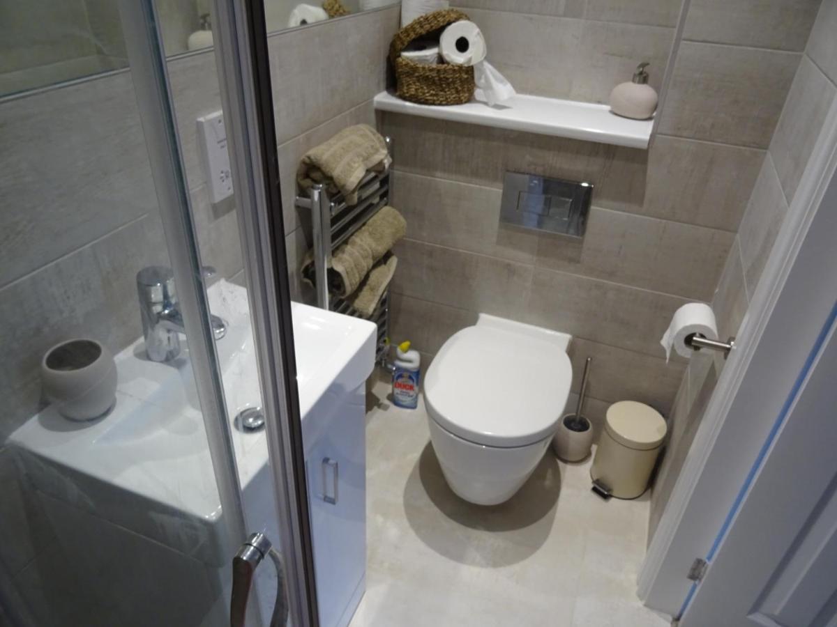 Secret Garden Apartment Faygate Bagian luar foto