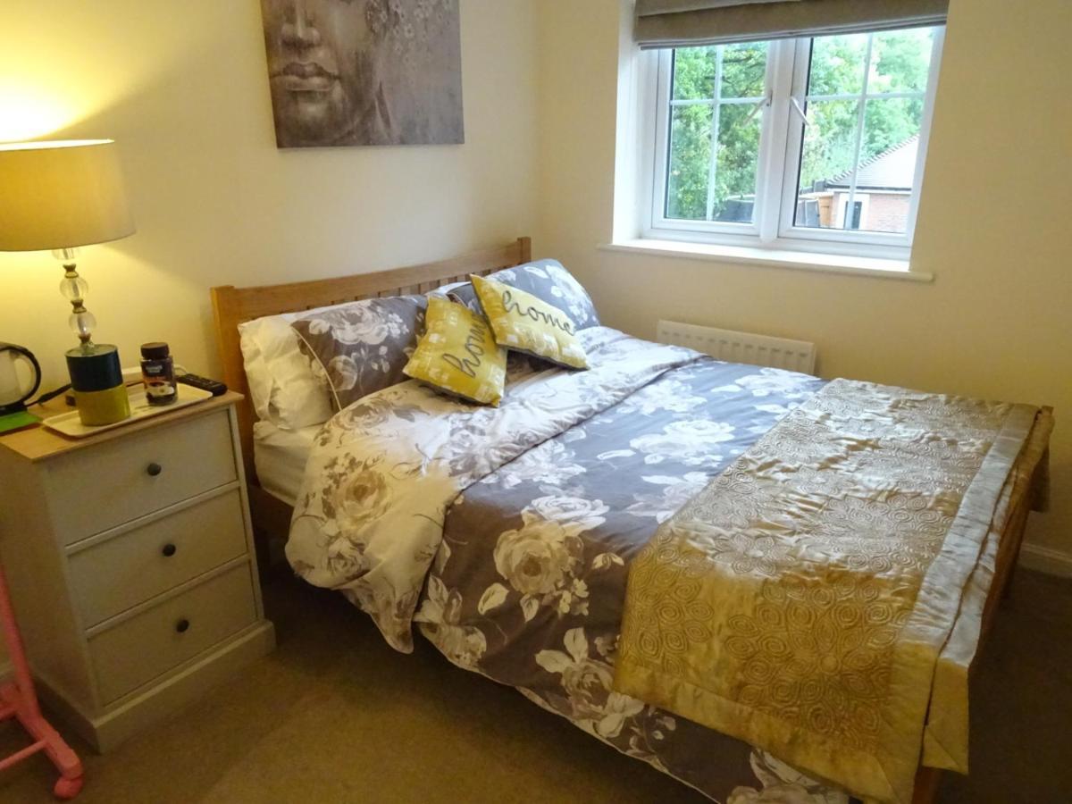 Secret Garden Apartment Faygate Bagian luar foto