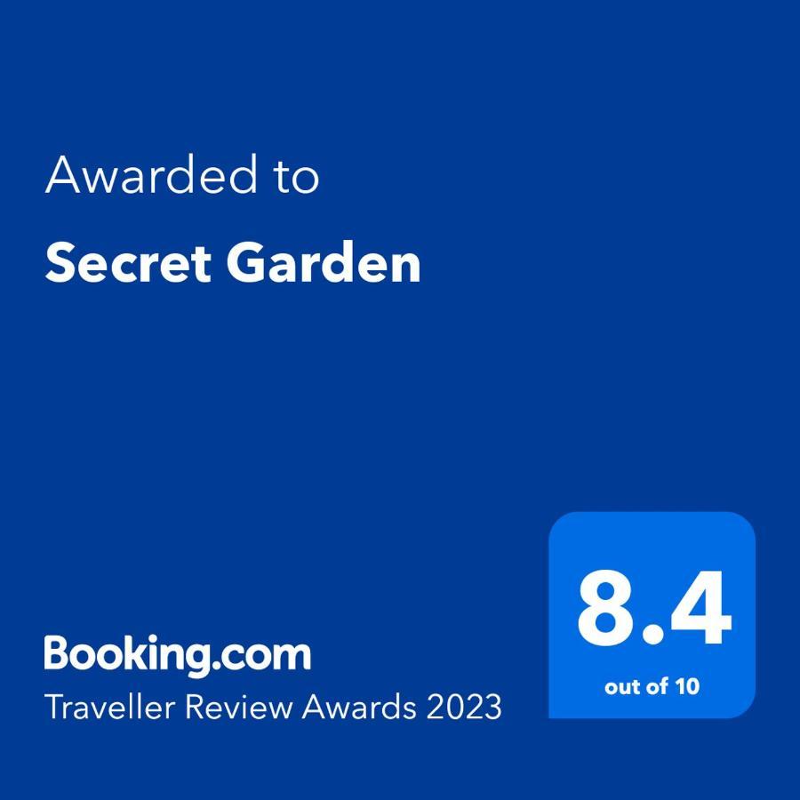 Secret Garden Apartment Faygate Bagian luar foto